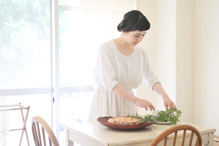 料理家 星谷菜々さんが実演指導! 【身近なもので素敵に撮る】お菓子と花の写真教室
