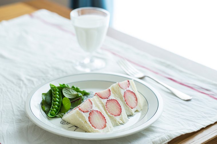 佐賀県産食材で楽しむ『日々朝ごはん』 | 上品な甘味のいちごを贅沢に”さがほのかのフルーツサンド” | 森崎繭香