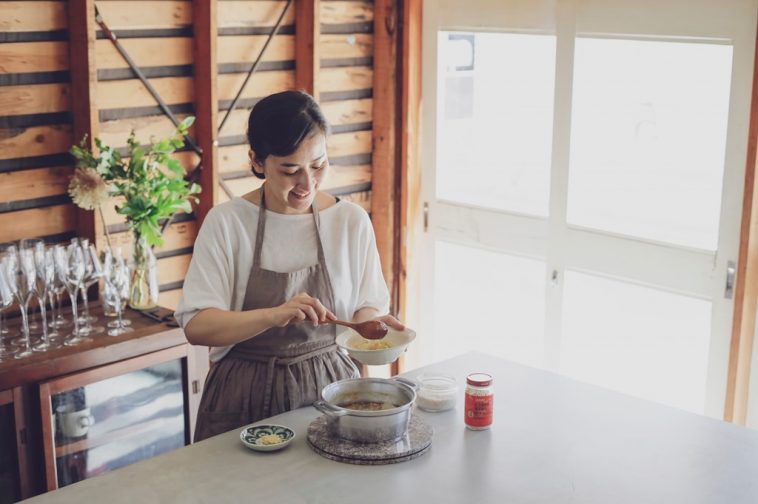 ユウキ食品×料理家・川上ミホさん『野菜と鶏ガラ、Wの旨味たっぷりスープレシピ』