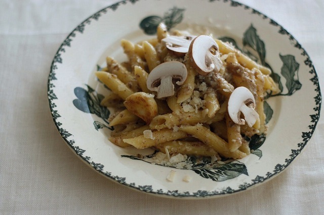 「わたしの胃袋ごはん 想い出の味のマッシュルームのショートパスタ」暮らし上手のたまごさん 関沢愛美