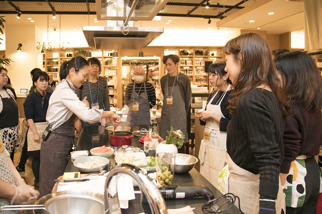 WEDGWOODの「Gio」で料理がもっと楽しくなる! みないきぬこさんの料理教室 イベントレポート